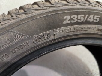 235/45 R18 - 2