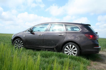 Prodám Opel Astra Sports Tourer 1.4 Turbo 110kw Benzín+LPG - 2