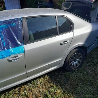 Škoda Superb II, dveře stříbrná metalíza - 2