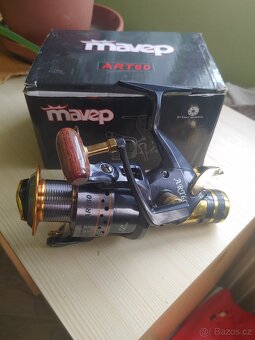 Kaprový naviják s baitrunerem - 2