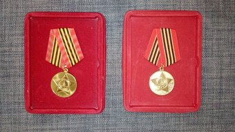 jubilejní medaile + odznáčky - 2