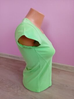 DÁMSKÉ TRIČKO S VÝSTŘIHEM- vel.S/M /zn.Benter - 2