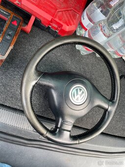 Tříramenný kožený volant VW - 2