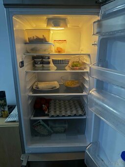 Lednička BEKO + mikrovlna, stoleček - 2