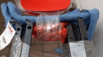 4ks NOVÉ - jídelní plastová židle červená - 2