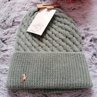 Krásná dámská čepice - nová - 2