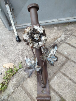 Historický fasádní držák na prapor - 2