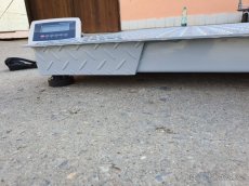 Plošinová váha do 3 000 kg, rozměr 120x120 cm - 2