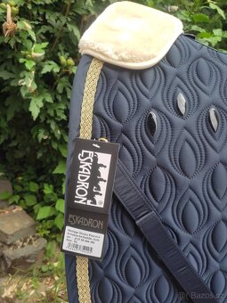 Tmavě modrá drezurní dečka Eskadron - 2