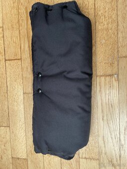 Rukávník na kočárek na madlo nový - 2