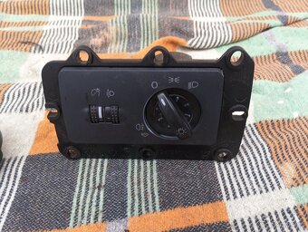 Prodám přepínač světel Fabia 1 - 2