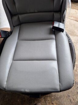Prodám kožené sadačky na VW Touran  světlé šedé - 2