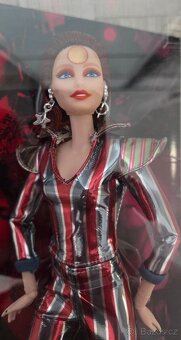 Barbie signature David Bowie - 2