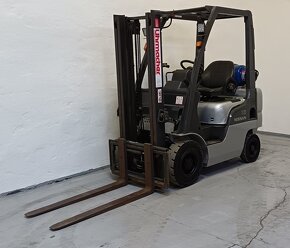Vysokozdvižný vozík Nissan s nosností 1500 kg (LPG) Prodano - 2