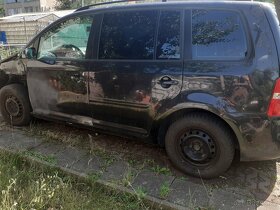 Touran 1.9 nafta 6 kvalt 2006 na dily BKC - 2