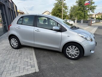 Toyota Yaris 1.3VVT-i Executive AUTOMAT jen 135tkm - 2