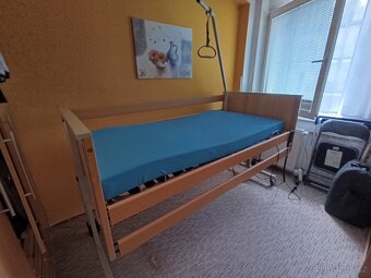 Polohovací zdravotní postel - 2