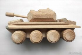 Dřevěný tank (jako nový) - 2