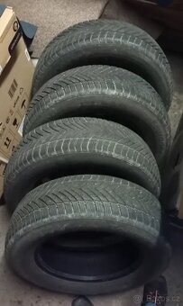 Gumy 215/65 r 16 na dojetí - 2