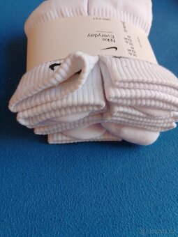 🧦 Bílé Nike crew ponožky – 6 párů (vel. 39–46)
- 2