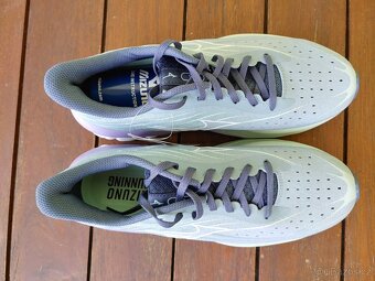 Dámské běžecké boty Mizuno Wave Skyrise 6 (EU 39), nové - 2