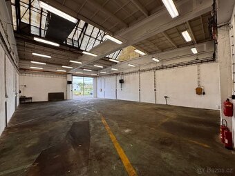 Pronájem GARÁŽ/SKLAD/DÍLNA/220m2/KLIDNÝ AREÁL/VELKÁ VRATA - 2
