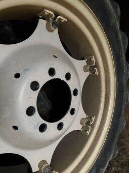 Zetor 3011 zadní kola - 2