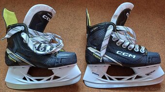 Brusle CCM AS-560 Junior dvojvelikost 32,5 / 33,5 - 2