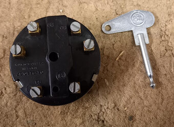 spínací skříňka pro dynamostartér - uloženka - ČZ 502,TATRAN - 2