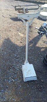Prodám starou litinovou váhu - 2
