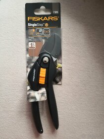 Nůžky zahradní fiskars P25 - 2
