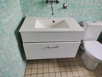 Prodám umyvadlo se skříňkou a zrcadlo - 2