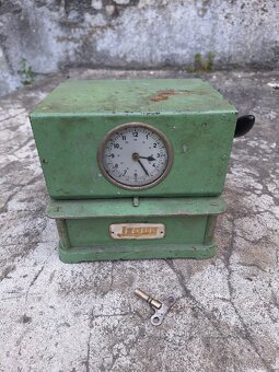 Staré mechanické píchací hodiny - 2