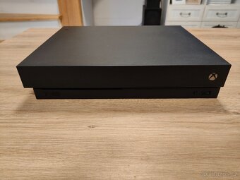 Xbox one X 1 TB + hry - top stav - 2