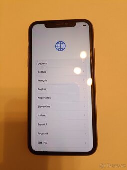 iPhone 11 s příslušenstvím - 2