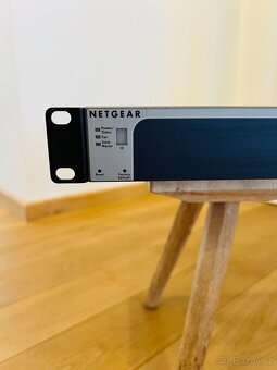 Na prodej Netgear ProSafe GS728TS - 2