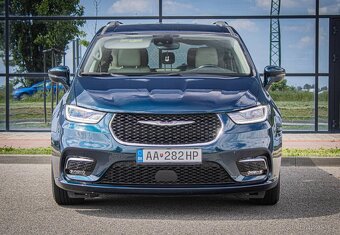 Chrysler Pacifica - 2