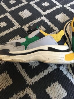 Prodá boty balenciága - 2