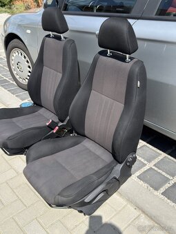 Přední sedadla Alfa Romeo 147 - 2