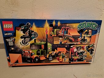 Lego 60294 Kaskadérský kamión - 2