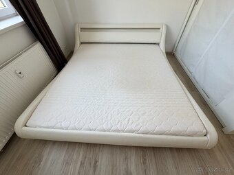 Postel 180 s roštem a matrací - 2