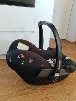 Autosedačka Maxi Cosi Pebble a Pearl se základnou - 2