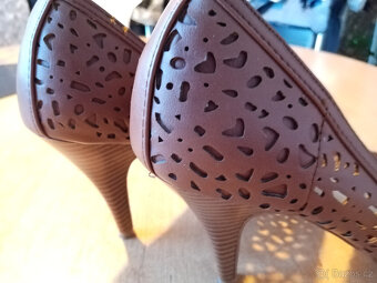 Kožené lodičky č. 42 na vysokém podpatku - 2