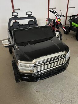 Dětský elektrický Dodge RAM 3500 - 400W - 2