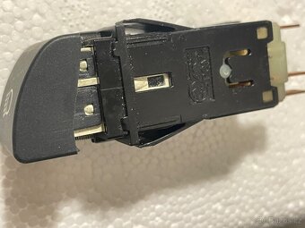 SPÍNAČ OBRYSOVÝCH SVĚTEL 6U0 941 503 - 2