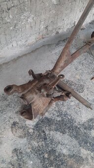 Deutz - držák kosy - 2