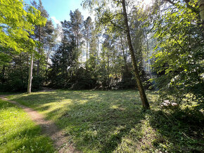 Malebný pozemek 2217 m2 u Prahy - Kamenný Přívoz - 2