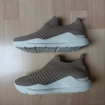 Sportovní dámské boty vel. 37 - 2