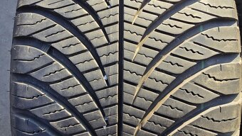 Celoroční pneu 215/55/17 Good Year - 2