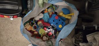 Hromada dětských hraček - 2